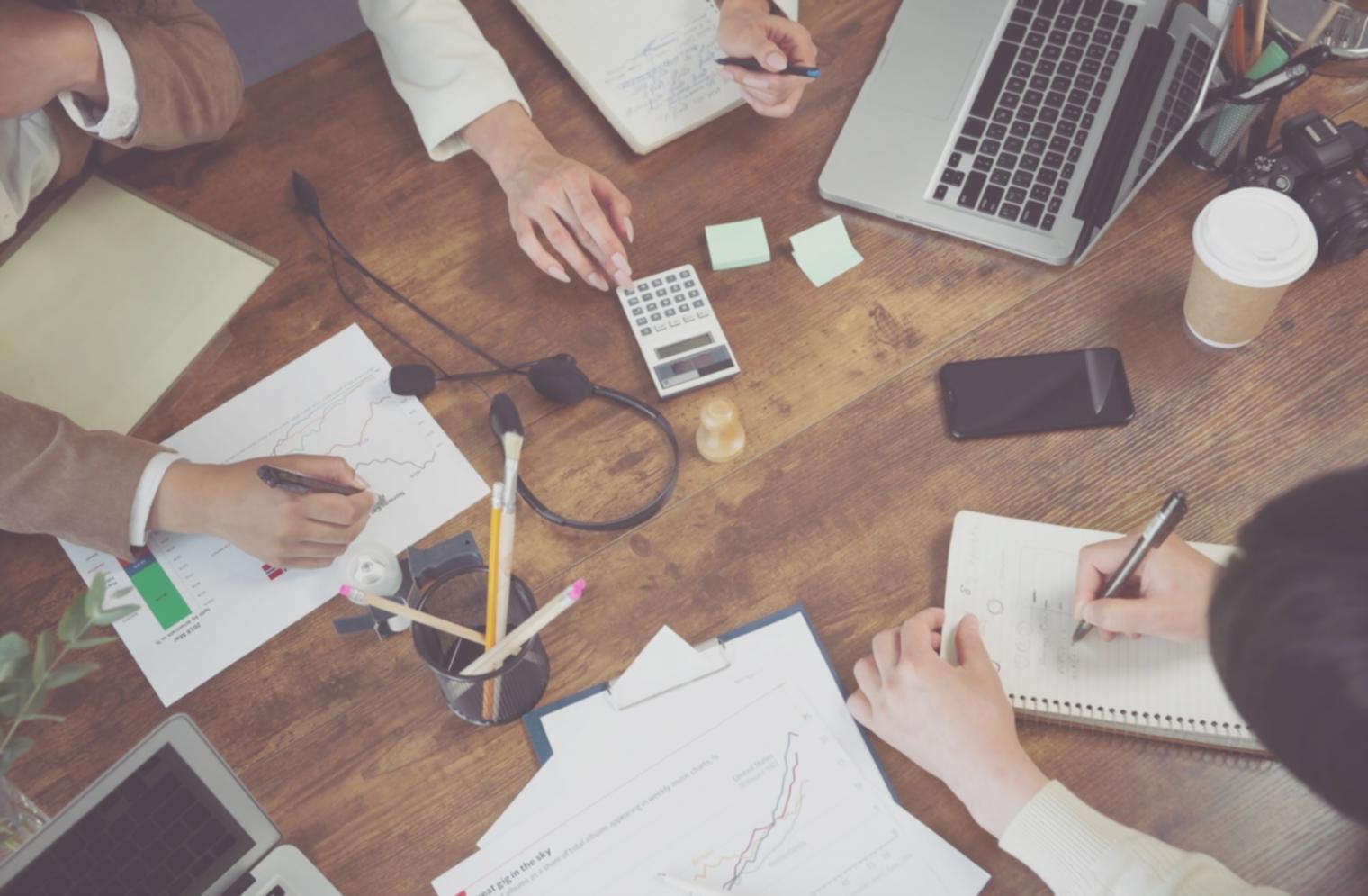 Real-time market charts and analysis tools